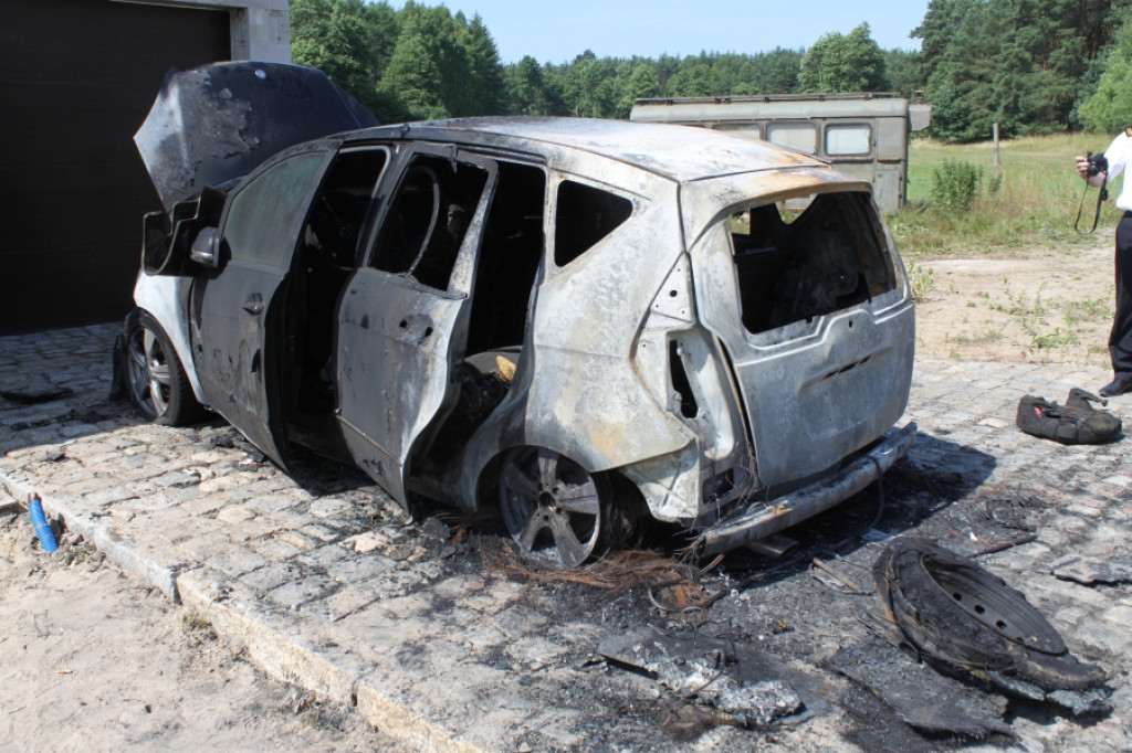 Spłonął mercedes