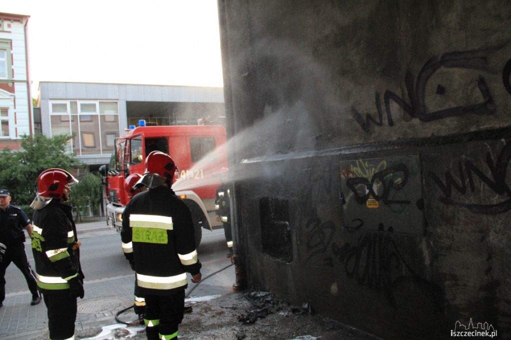 Niebezpieczny pożar skrzynki gazowej