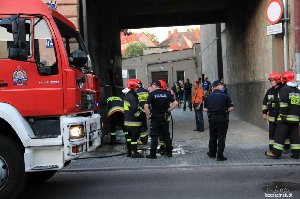 Niebezpieczny pożar skrzynki gazowej