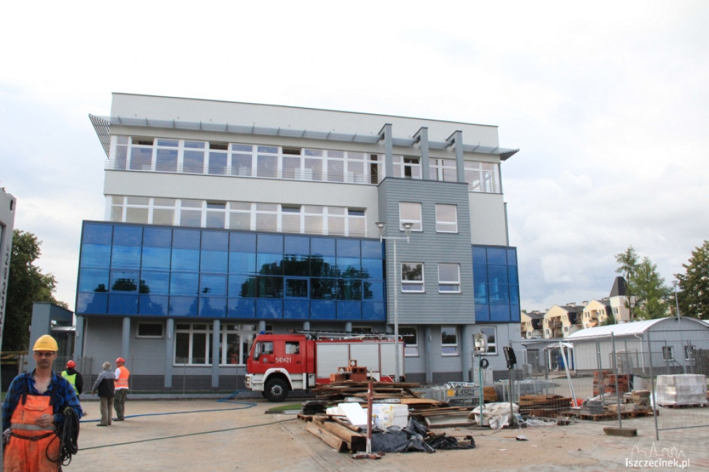 Ulewny deszcz zalał nową komendę policji