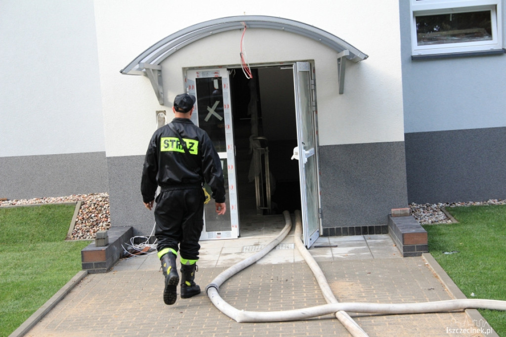 Ulewny deszcz zalał nową komendę policji