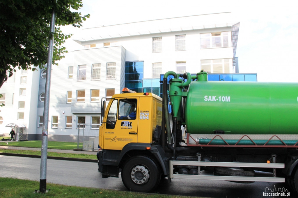 Ulewny deszcz zalał nową komendę policji