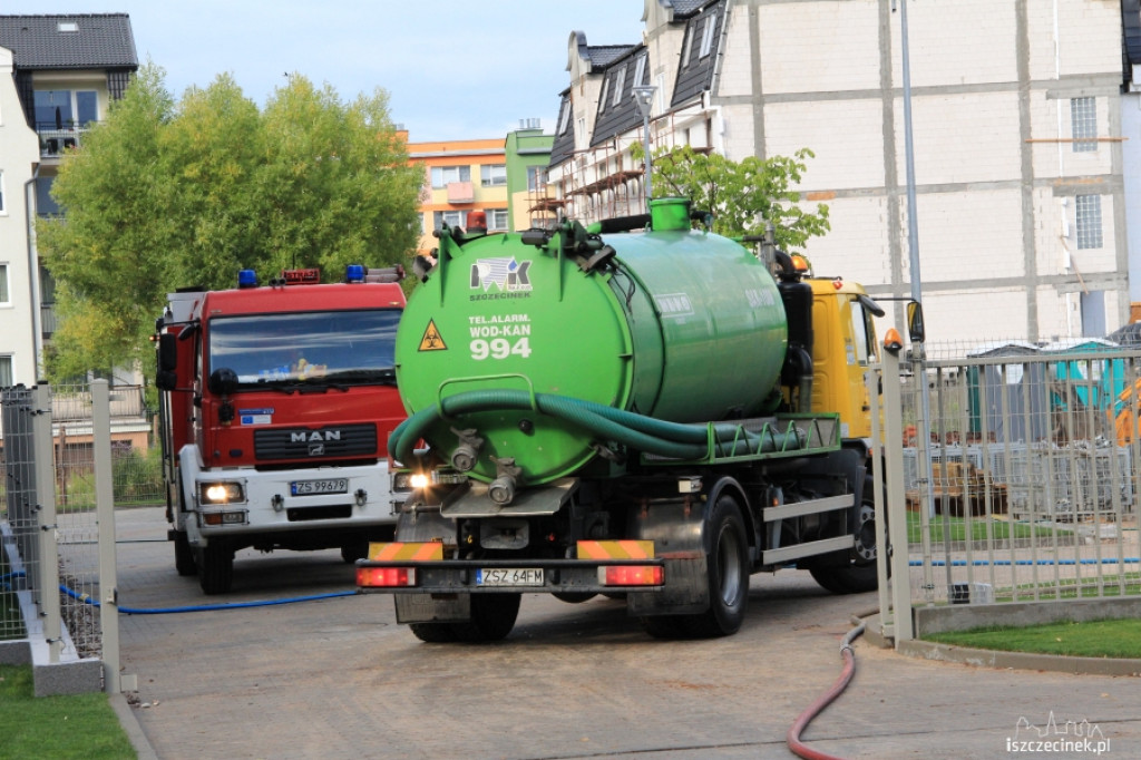 Ulewny deszcz zalał nową komendę policji