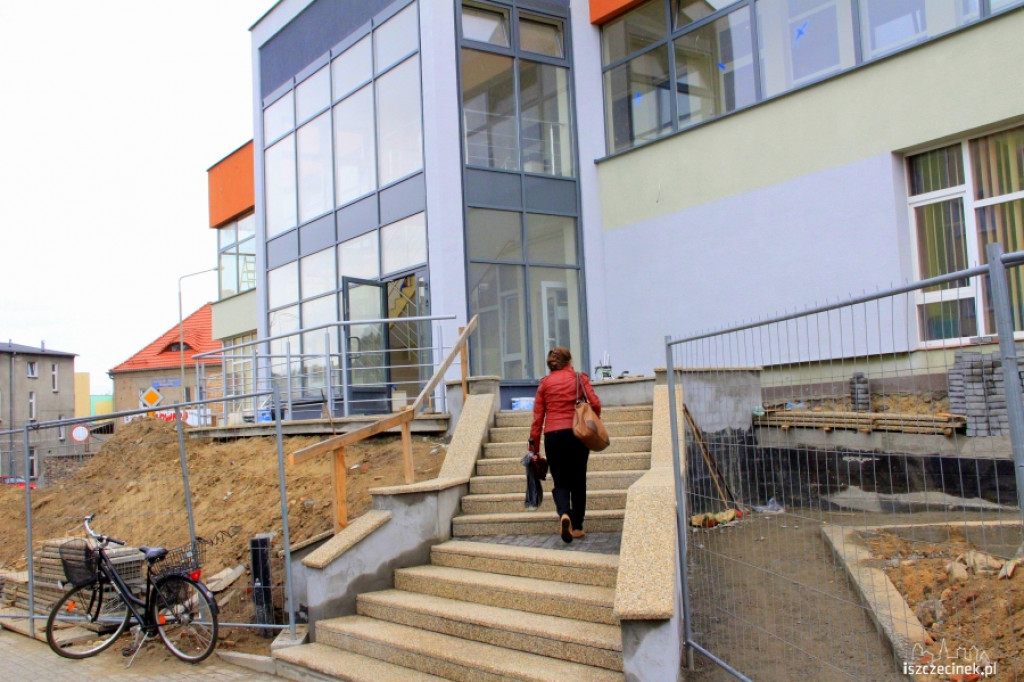 Do biblioteki nowym wejściem