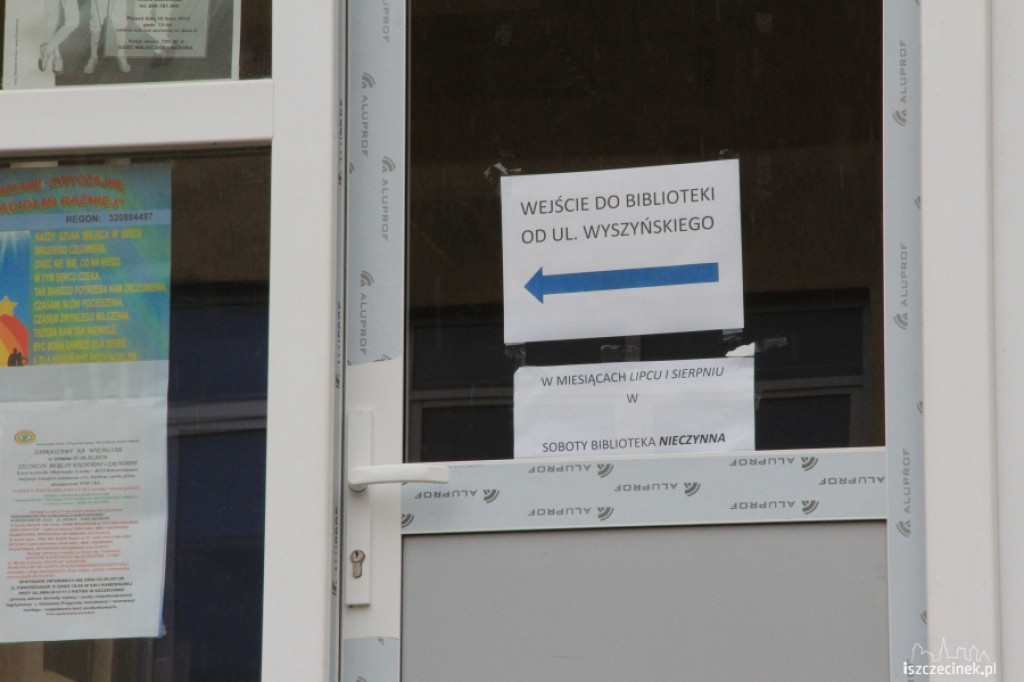 Do biblioteki nowym wejściem