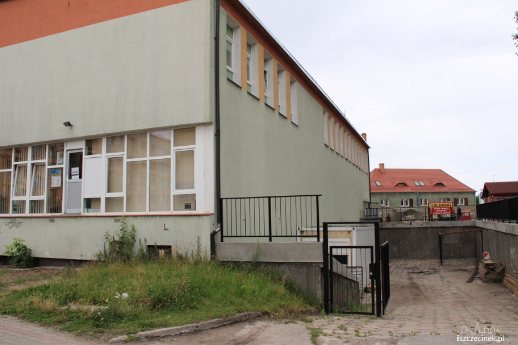 Do biblioteki nowym wejściem