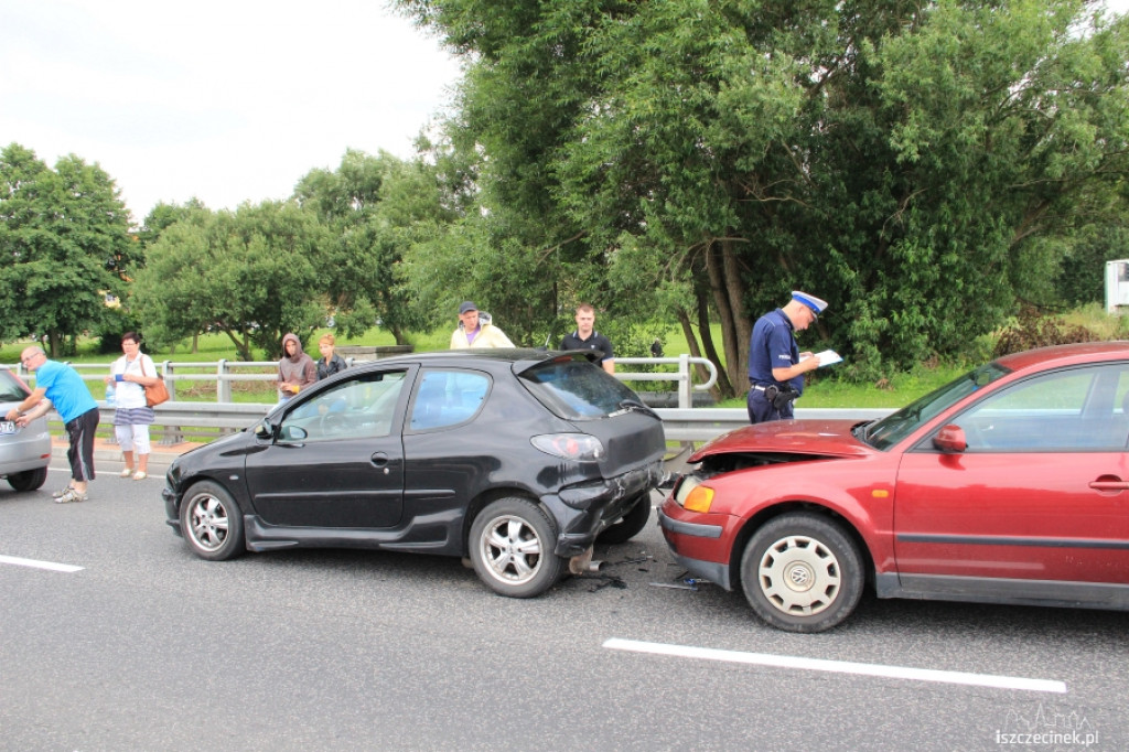 Kolizja na obwodnicy. Zderzyły się 4 samochody