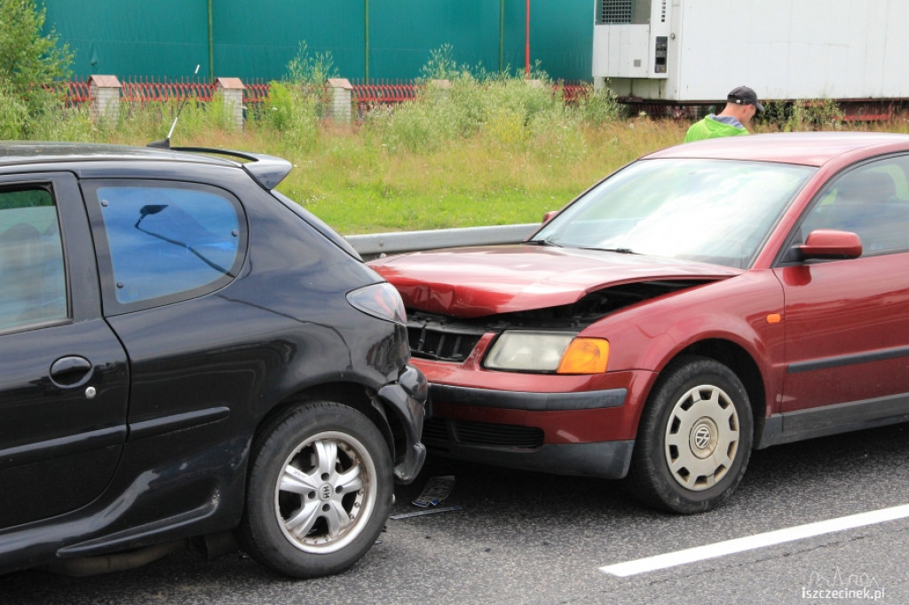 Kolizja na obwodnicy. Zderzyły się 4 samochody