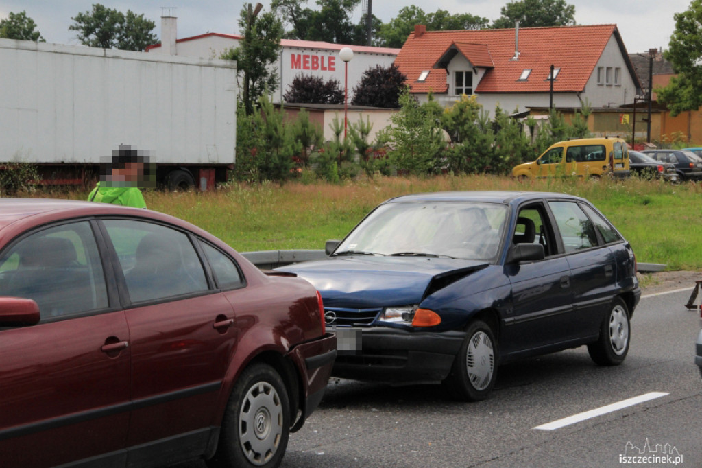 Kolizja na obwodnicy. Zderzyły się 4 samochody