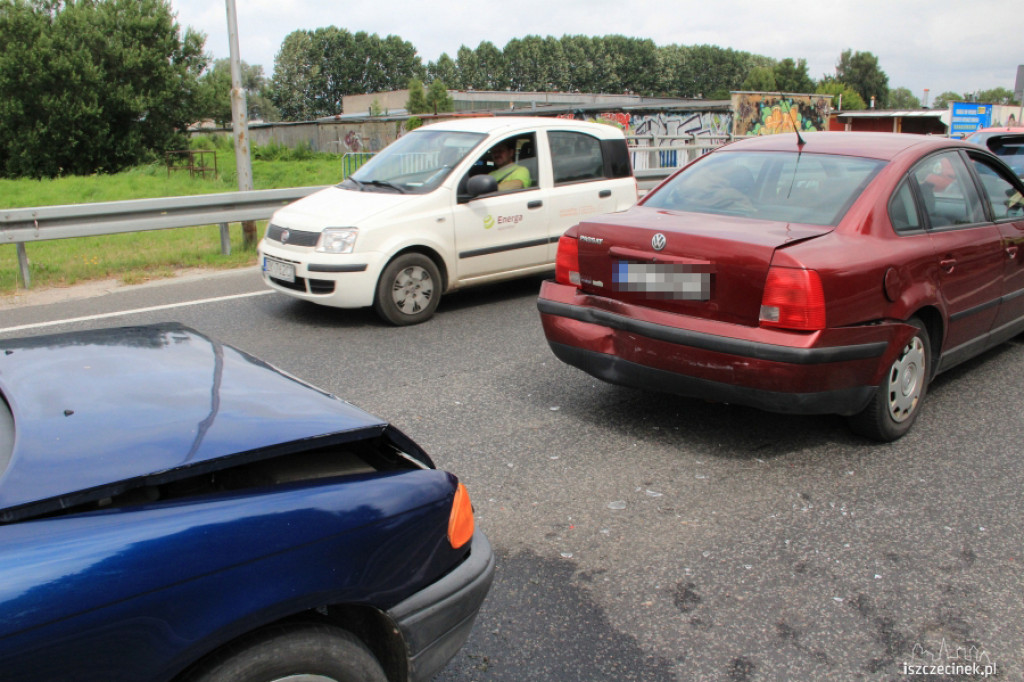 Kolizja na obwodnicy. Zderzyły się 4 samochody