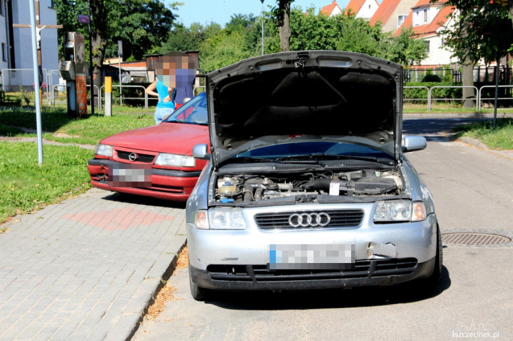 Kolizja trzech aut na Słowiańskiej