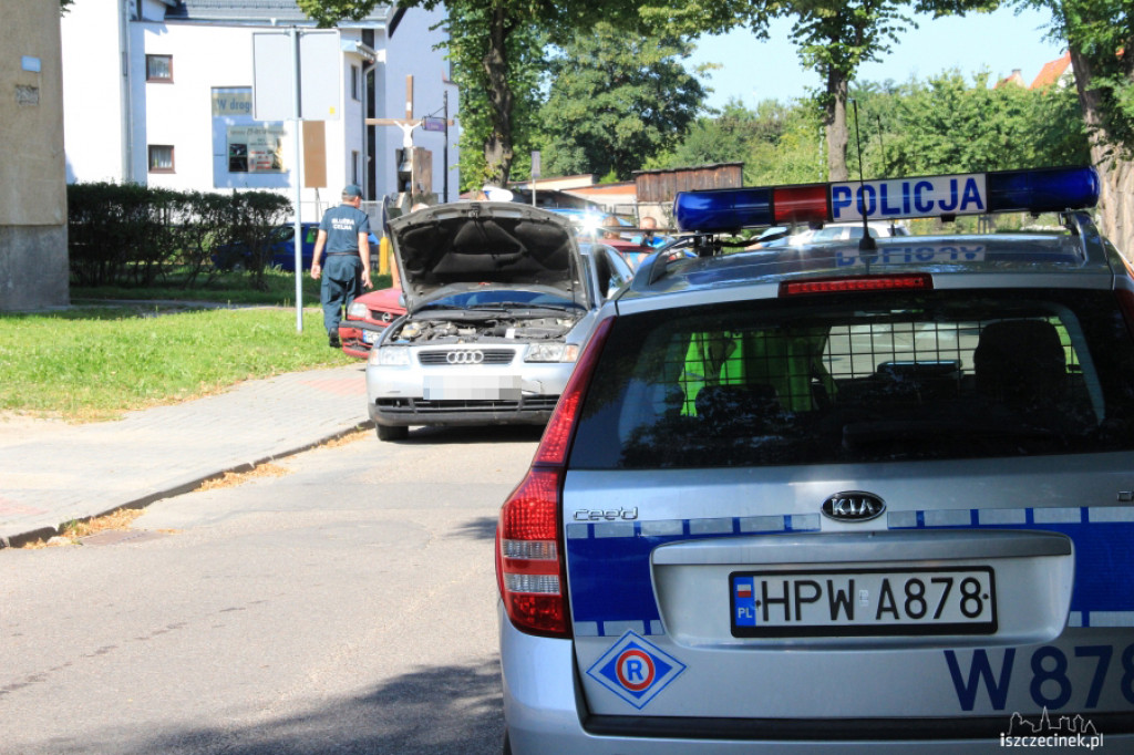 Kolizja trzech aut na Słowiańskiej