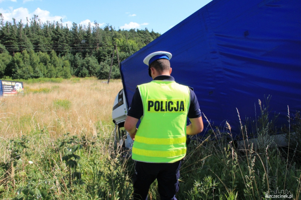 Rozpędzona ciężarówka wypadła z drogi