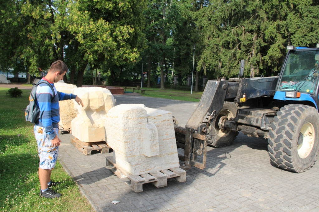 Rzeźby studentów w nowych miejscach