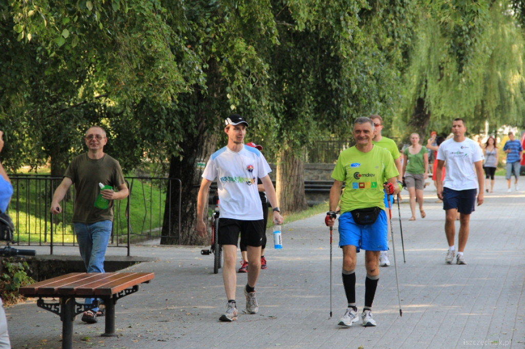 Andrzej Kowal bije rekord świata w marszu z kijkami nordic walking