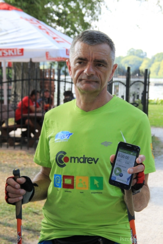 Andrzej Kowal bije rekord świata w marszu z kijkami nordic walking