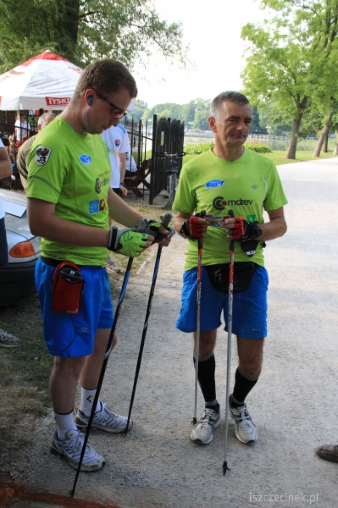 Andrzej Kowal bije rekord świata w marszu z kijkami nordic walking