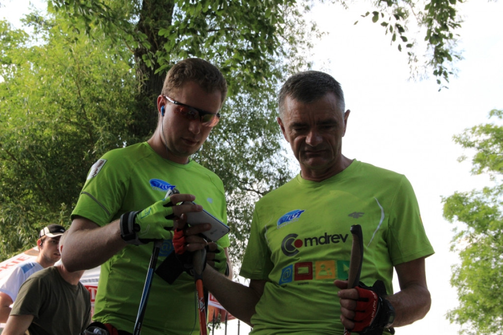 Andrzej Kowal bije rekord świata w marszu z kijkami nordic walking