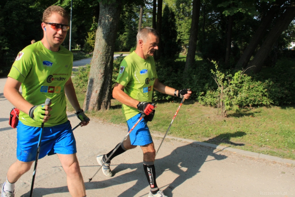 Andrzej Kowal bije rekord świata w marszu z kijkami nordic walking