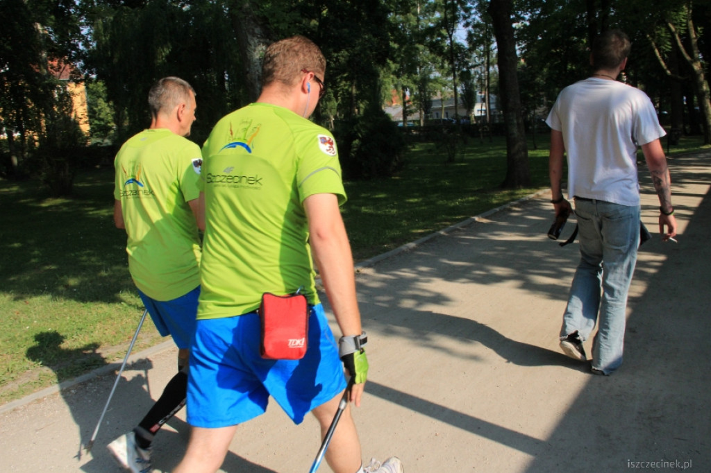 Andrzej Kowal bije rekord świata w marszu z kijkami nordic walking