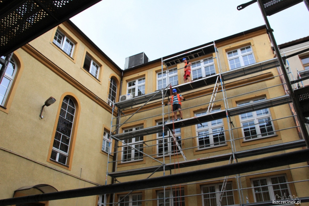 Dziedziniec pod dachem