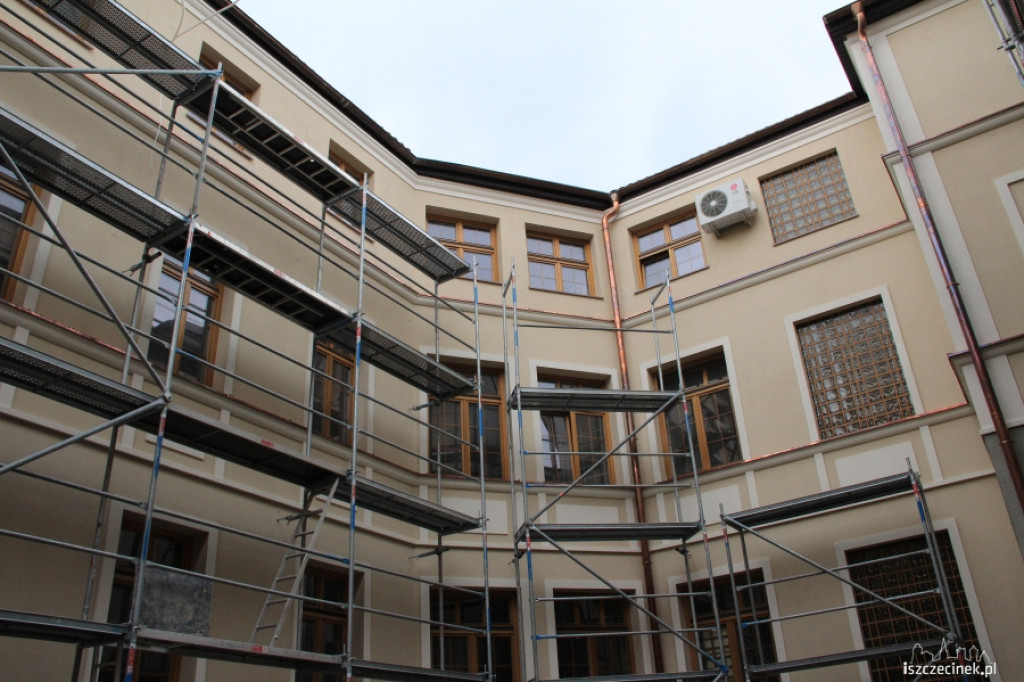 Dziedziniec pod dachem