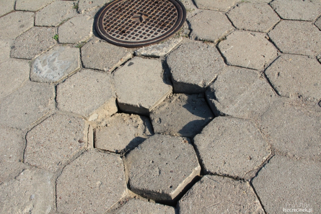 Zapada sie droga na Mestwina