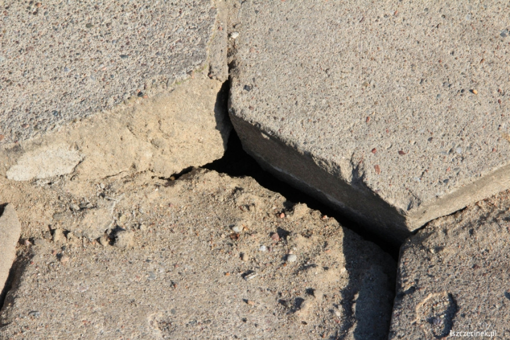 Zapada sie droga na Mestwina