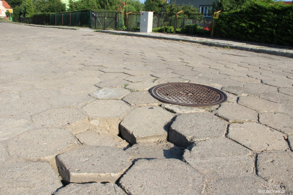 Zapada sie droga na Mestwina