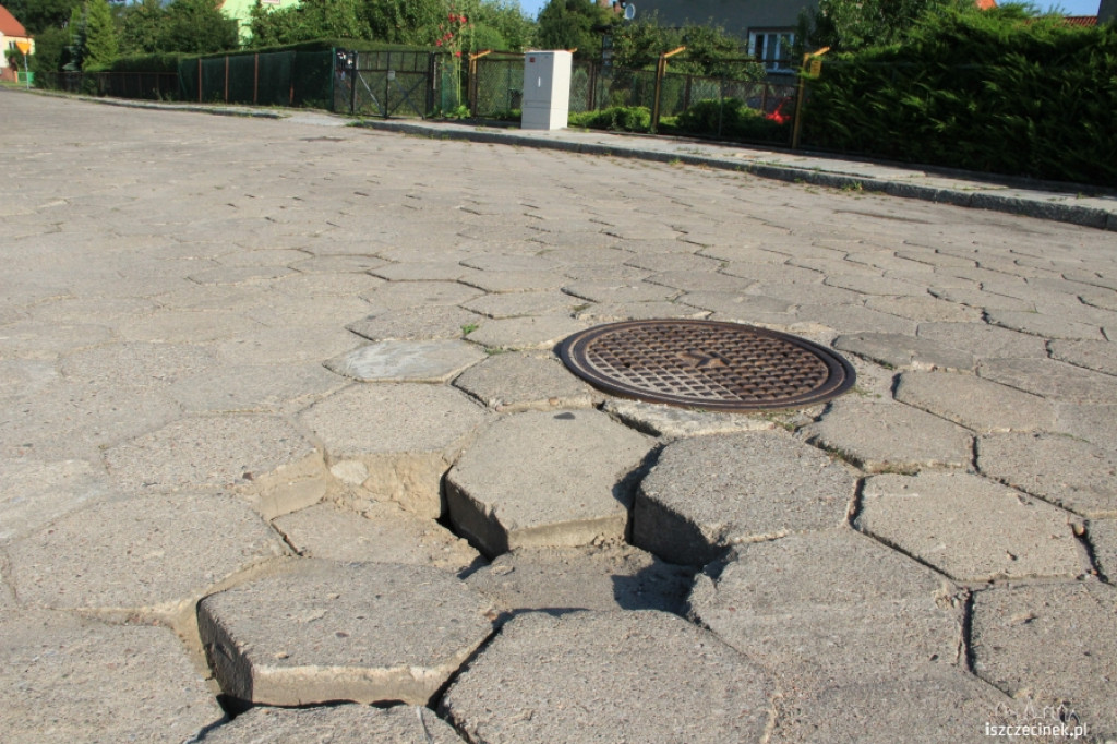 Zapada sie droga na Mestwina