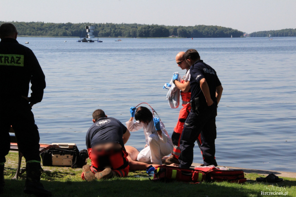 W Trzesiecku tonął mężczyzna. Uratowali go przechodnie