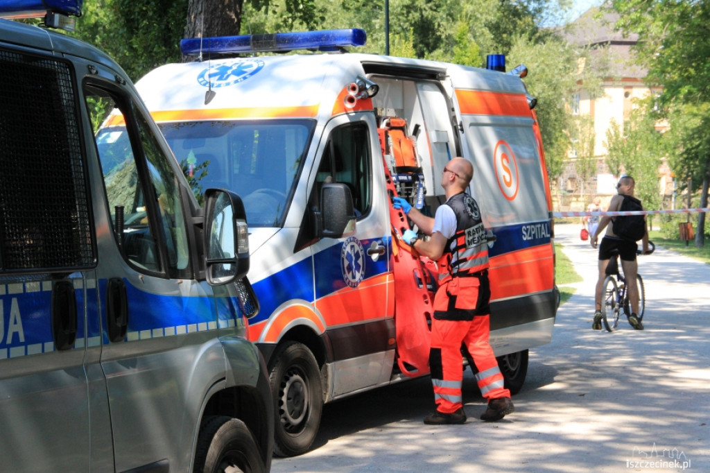 W Trzesiecku tonął mężczyzna. Uratowali go przechodnie