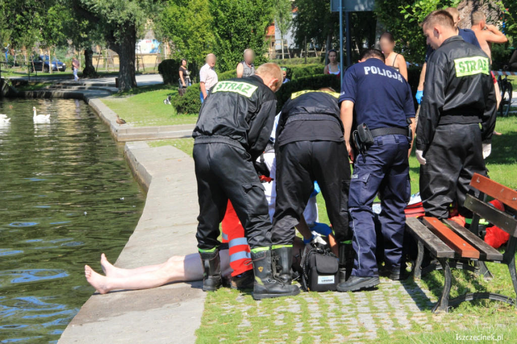 W Trzesiecku tonął mężczyzna. Uratowali go przechodnie