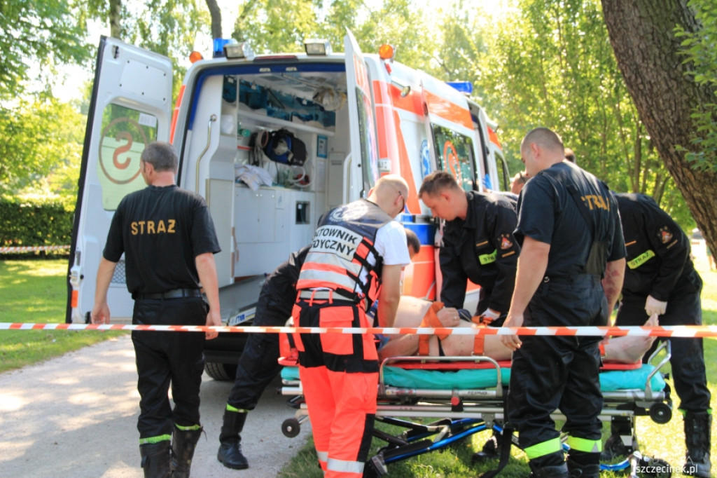 W Trzesiecku tonął mężczyzna. Uratowali go przechodnie