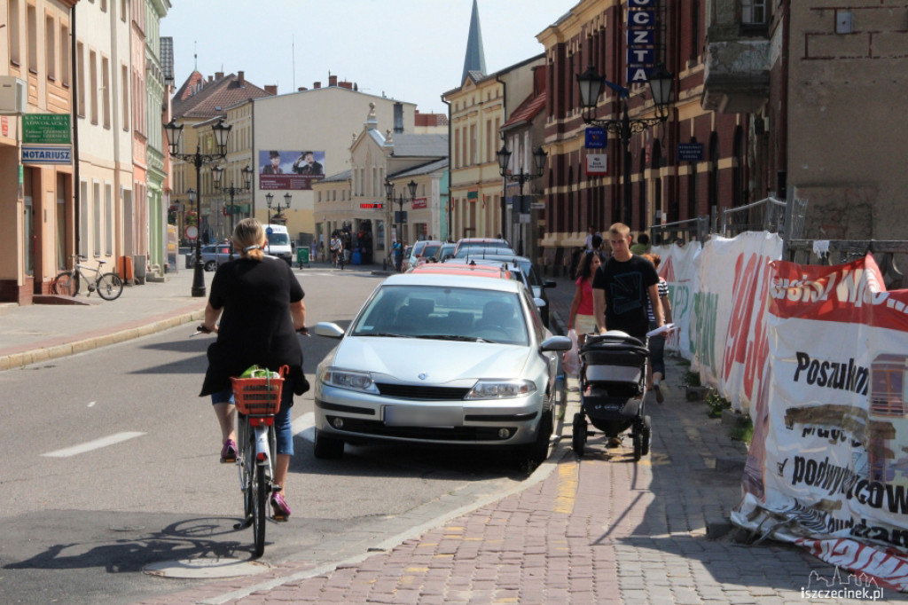 Walka rowerzystów z pieszymi