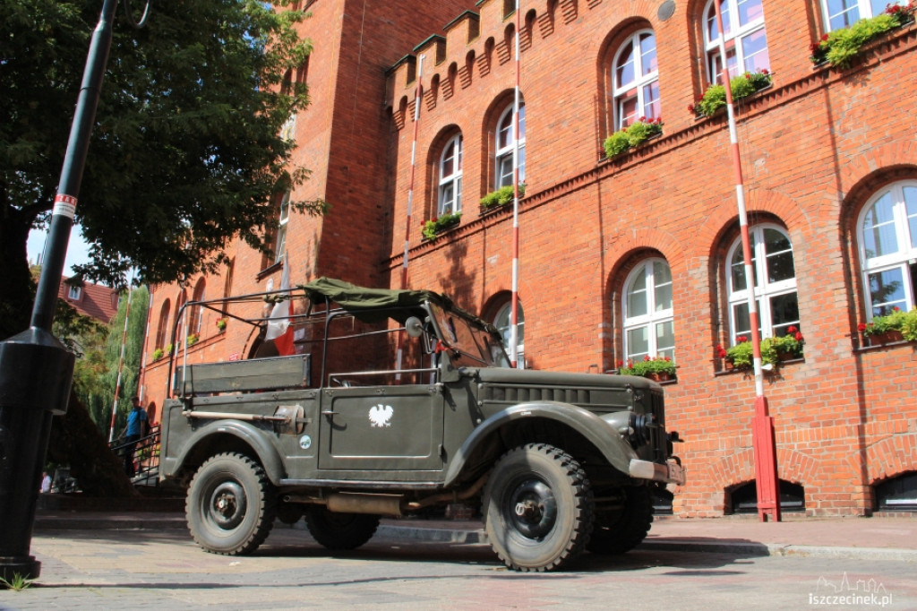 Uczestnicy Zlotu Pojazdów Militarnych w Bornem przyjechali do Szczecinka