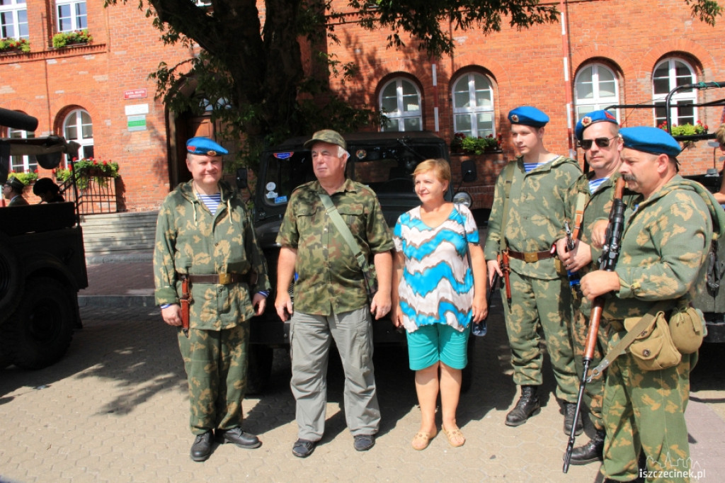 Uczestnicy Zlotu Pojazdów Militarnych w Bornem przyjechali do Szczecinka