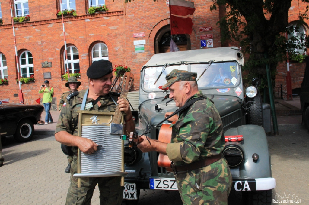 Uczestnicy Zlotu Pojazdów Militarnych w Bornem przyjechali do Szczecinka