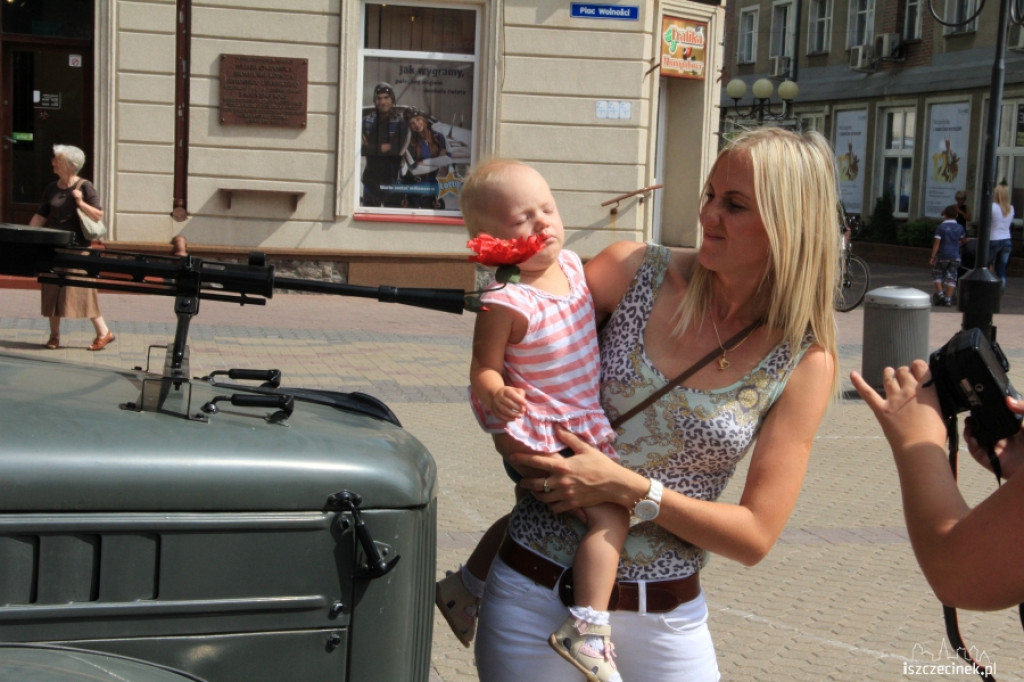 Uczestnicy Zlotu Pojazdów Militarnych w Bornem przyjechali do Szczecinka