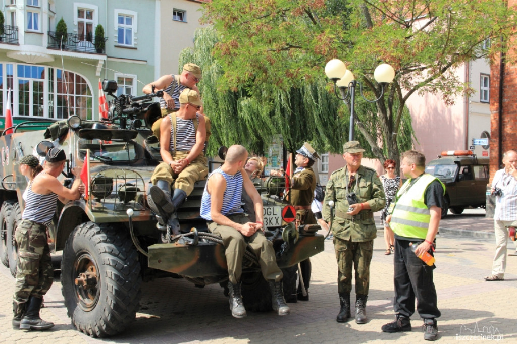 Uczestnicy Zlotu Pojazdów Militarnych w Bornem przyjechali do Szczecinka