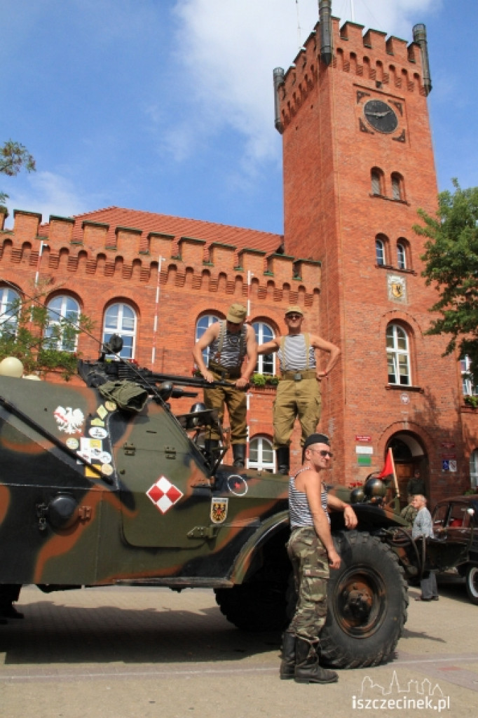 Uczestnicy Zlotu Pojazdów Militarnych w Bornem przyjechali do Szczecinka