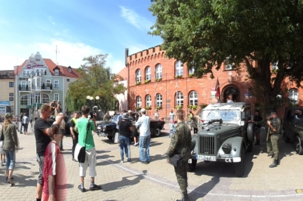 Uczestnicy Zlotu Pojazdów Militarnych w Bornem przyjechali do Szczecinka