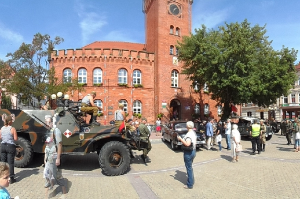 Uczestnicy Zlotu Pojazdów Militarnych w Bornem przyjechali do Szczecinka