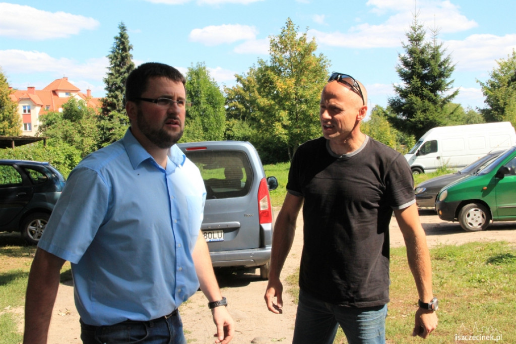 Urzędnicy na drzewie - ratowali kota