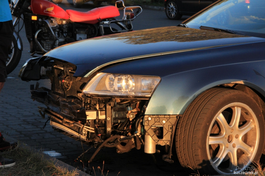 Zderzenie motocykla z Audi na Cieślaka