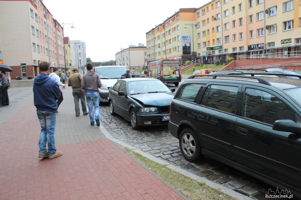 Kolizja trzech aut w centrum Szczecinka
