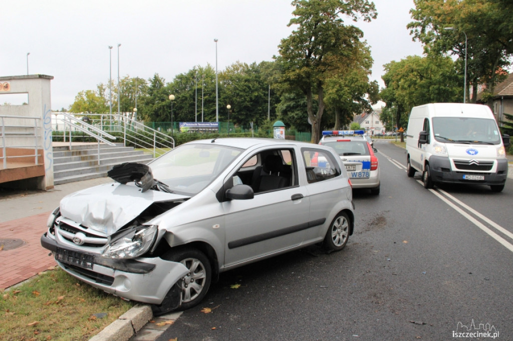 Kolizja przed basenem