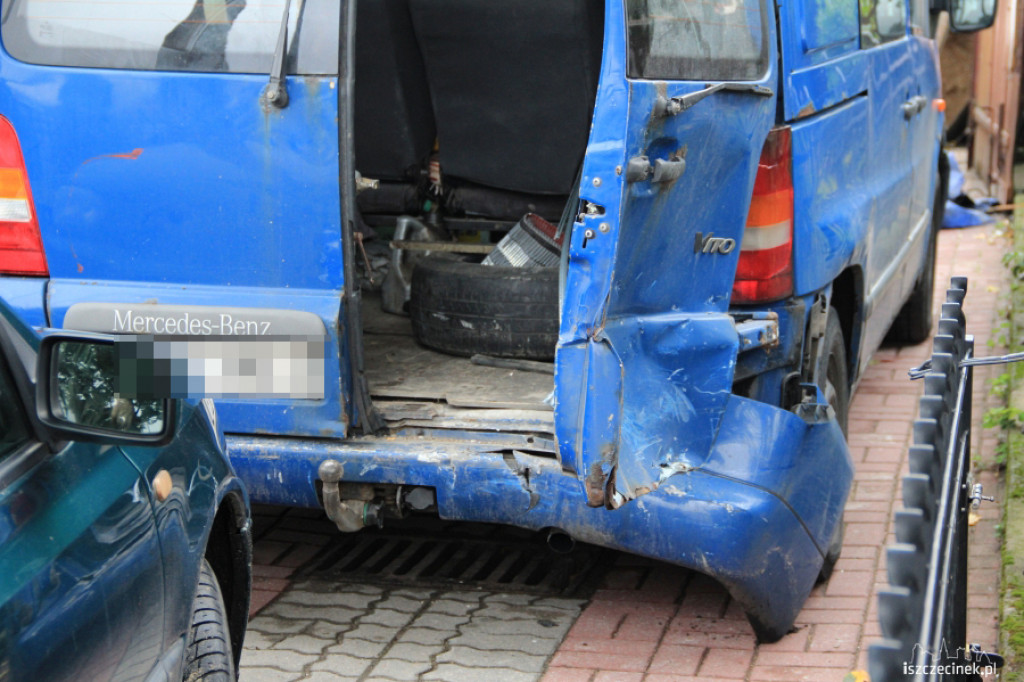 Kolizja przed basenem