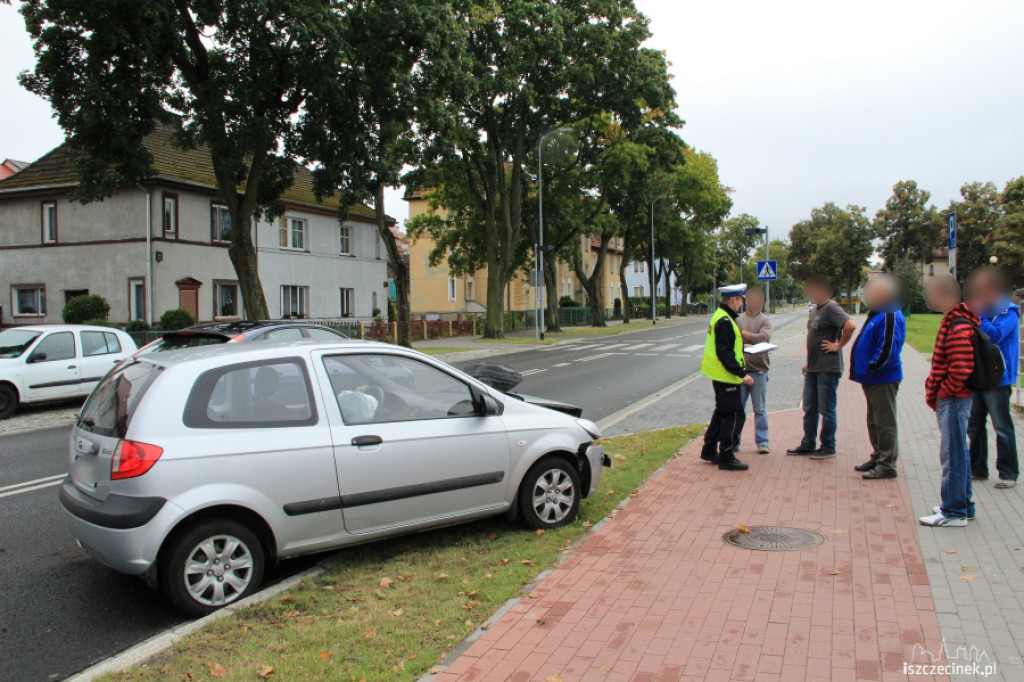 Kolizja przed basenem