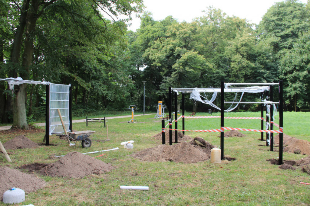 Budują pierwszy w Szczecinku plac street workout